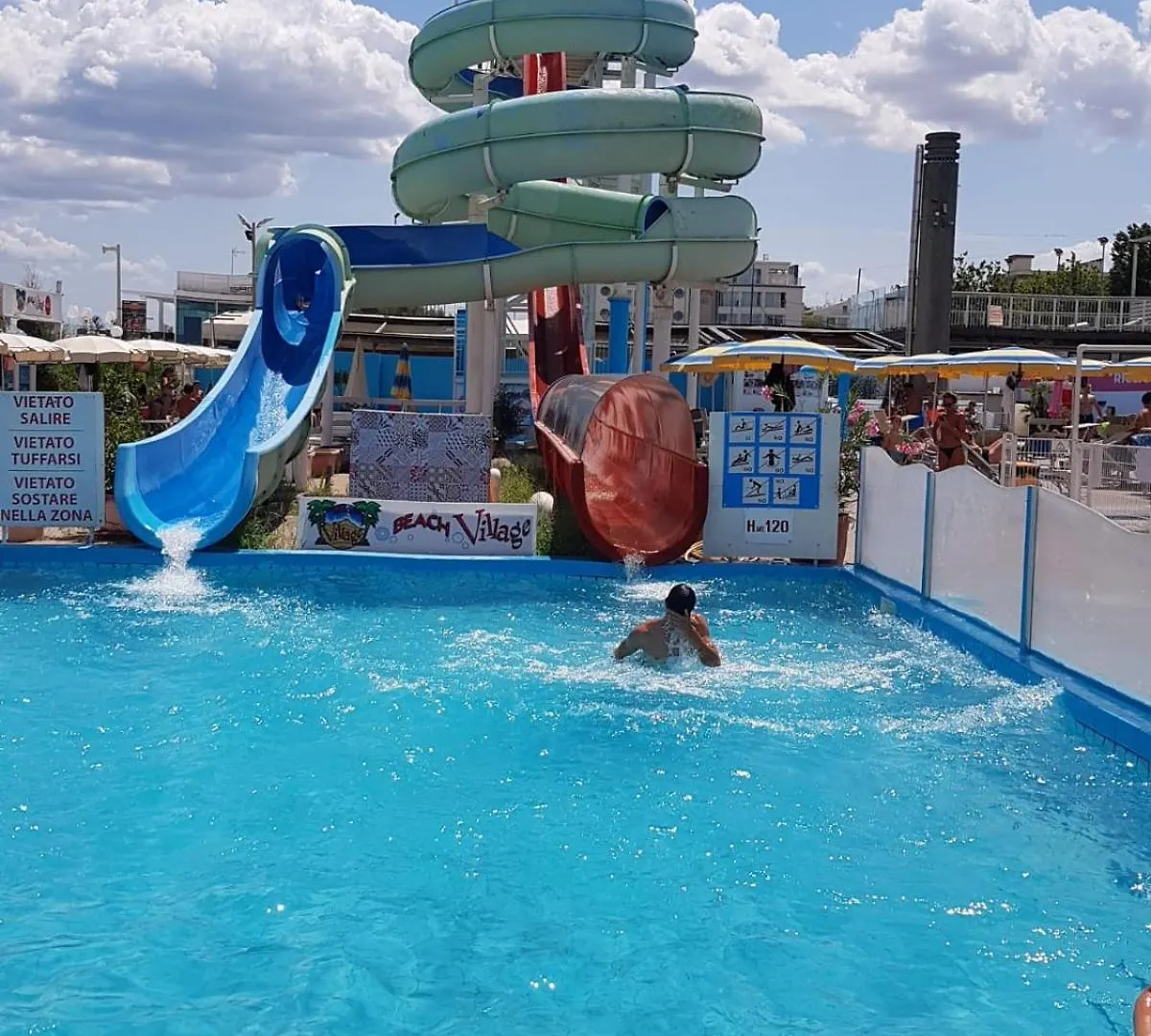 Riccione Sul Mare Con Servizio Spiaggia E Aquapark 意大利