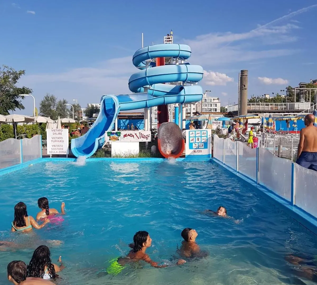 Riccione Sul Mare Con Servizio Spiaggia E Aquapark 0*,  意大利