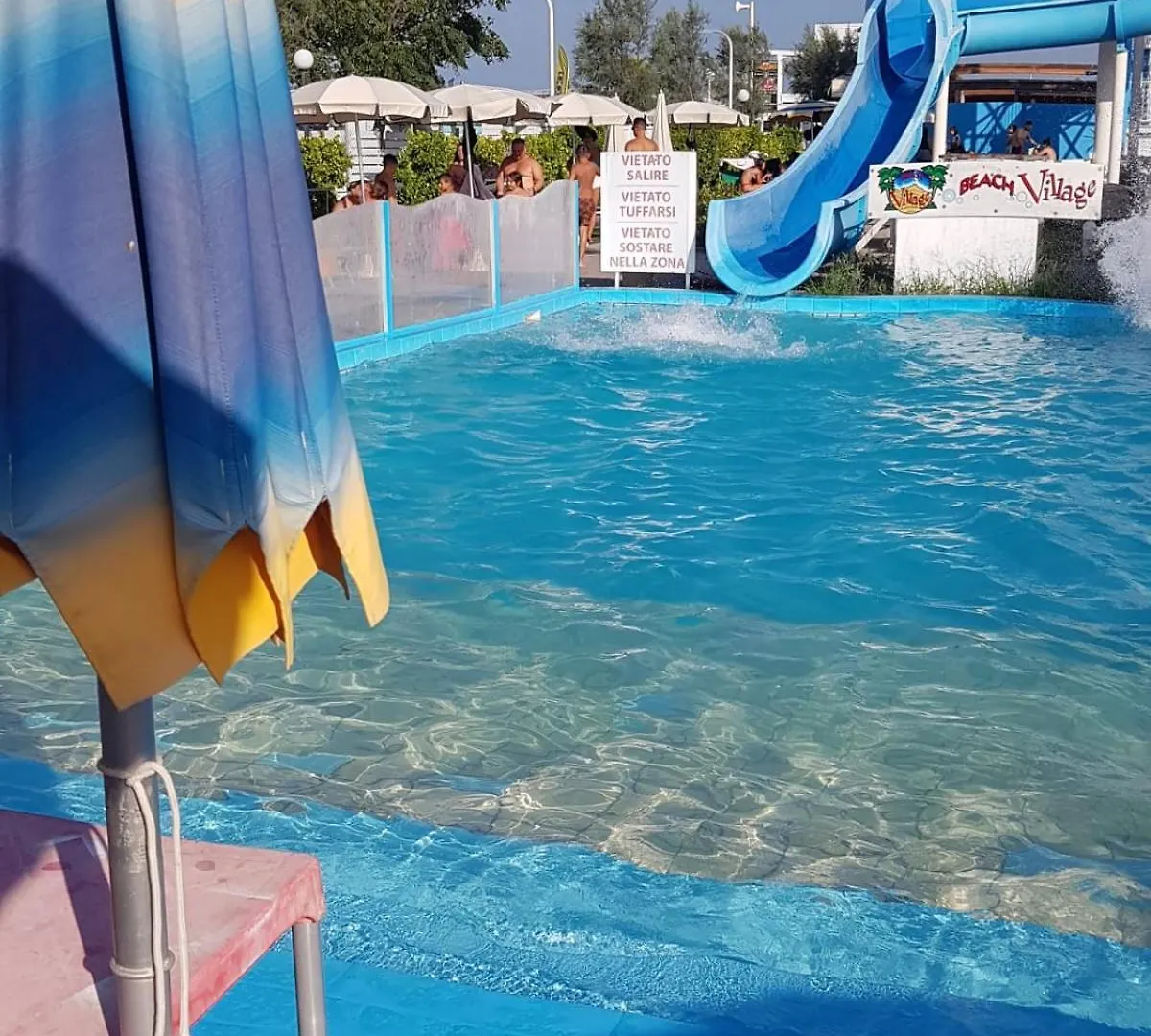 Riccione Sul Mare Con Servizio Spiaggia E Aquapark